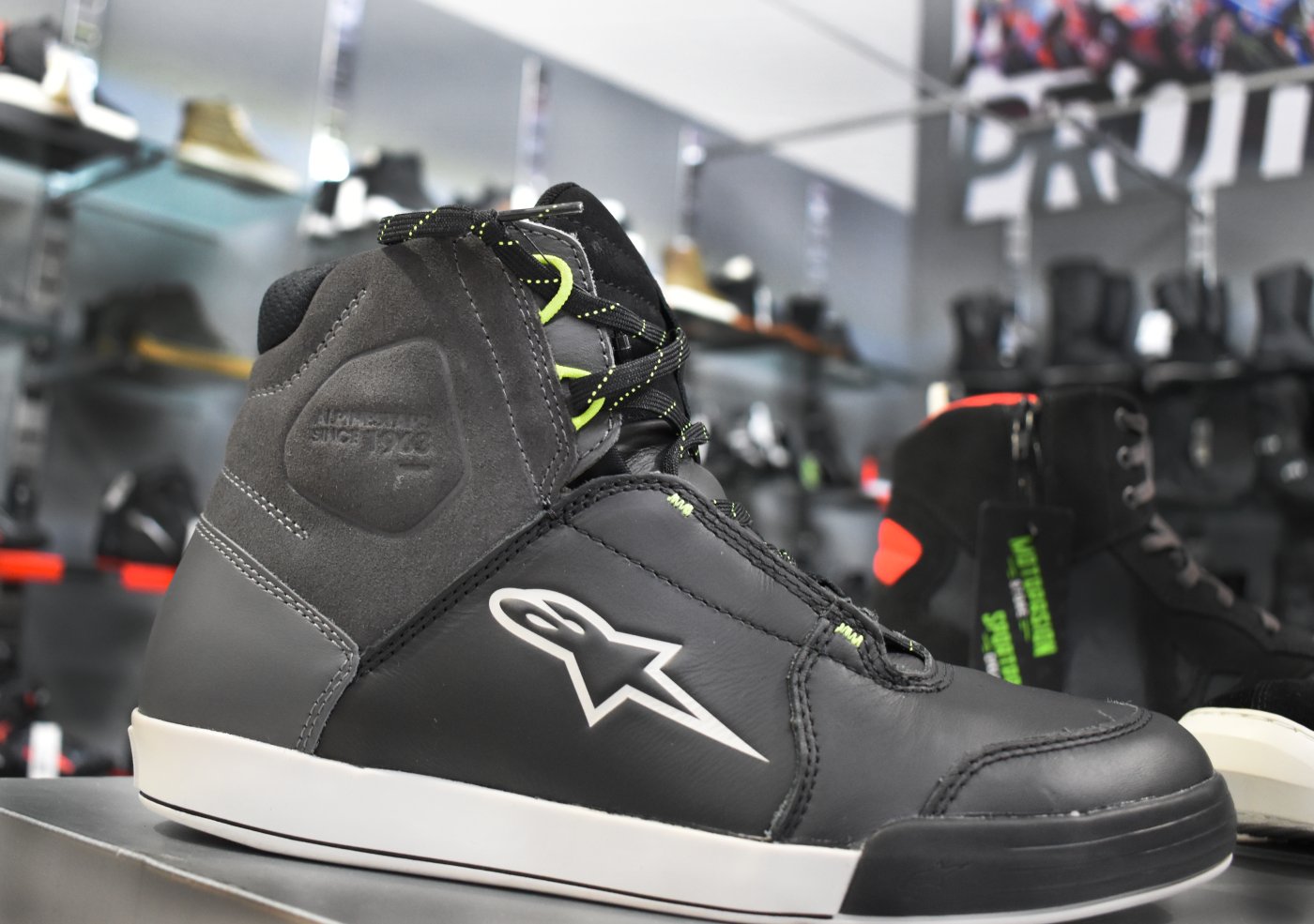 Mejores botas de moto urbanas: Alpinestars Chrome Drystar