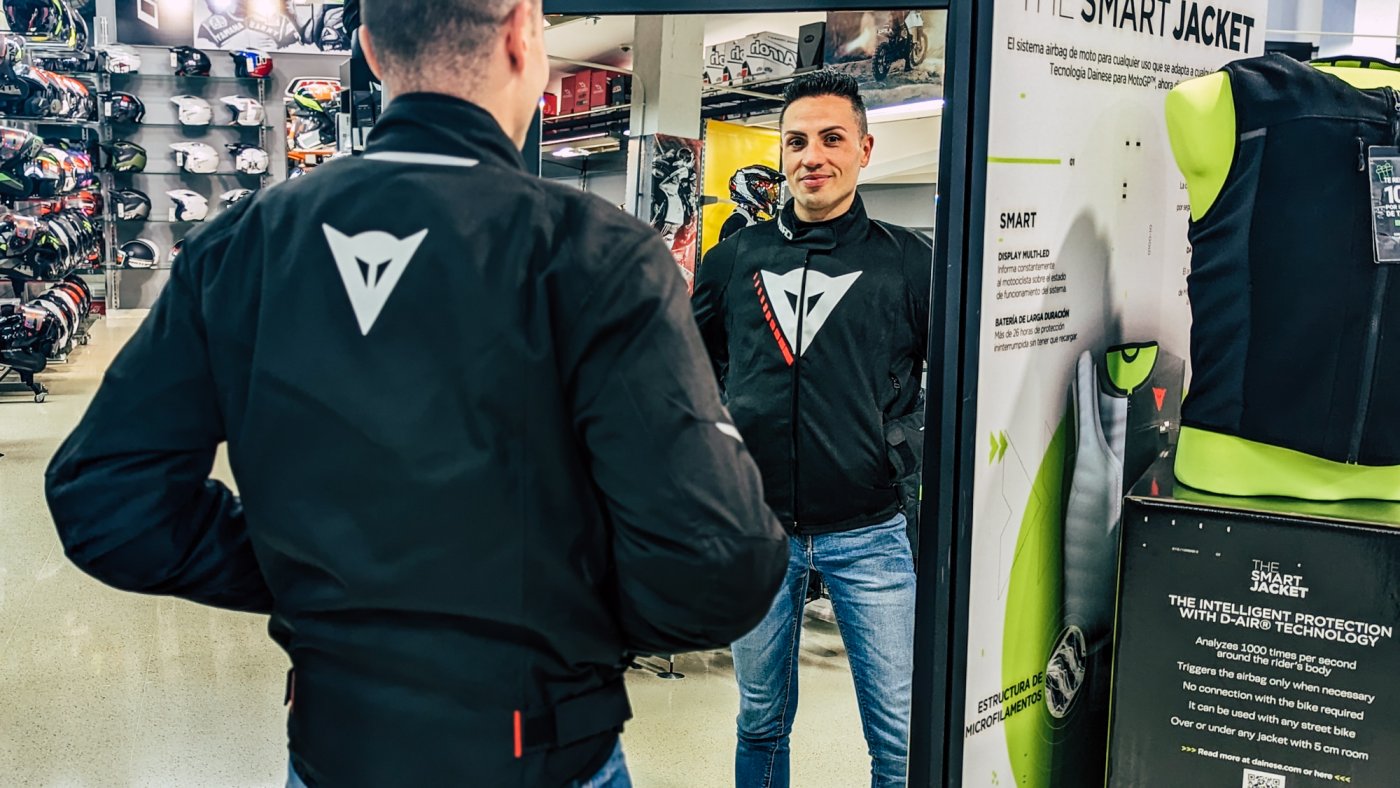 La chaqueta moto Dainese Veloce
