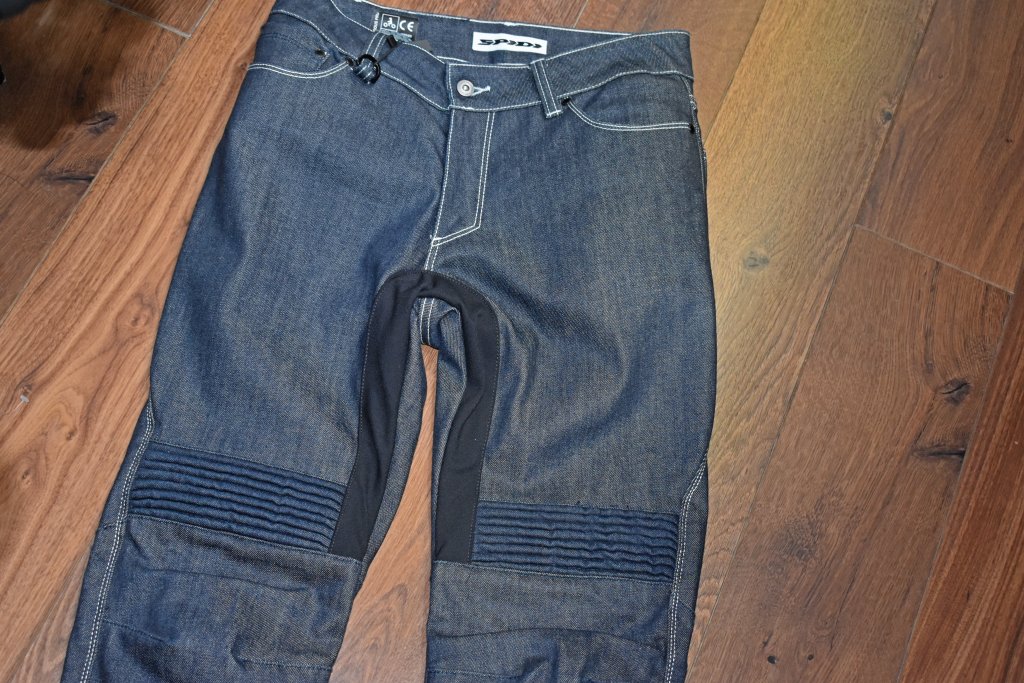 pantalones vaqueros de moto