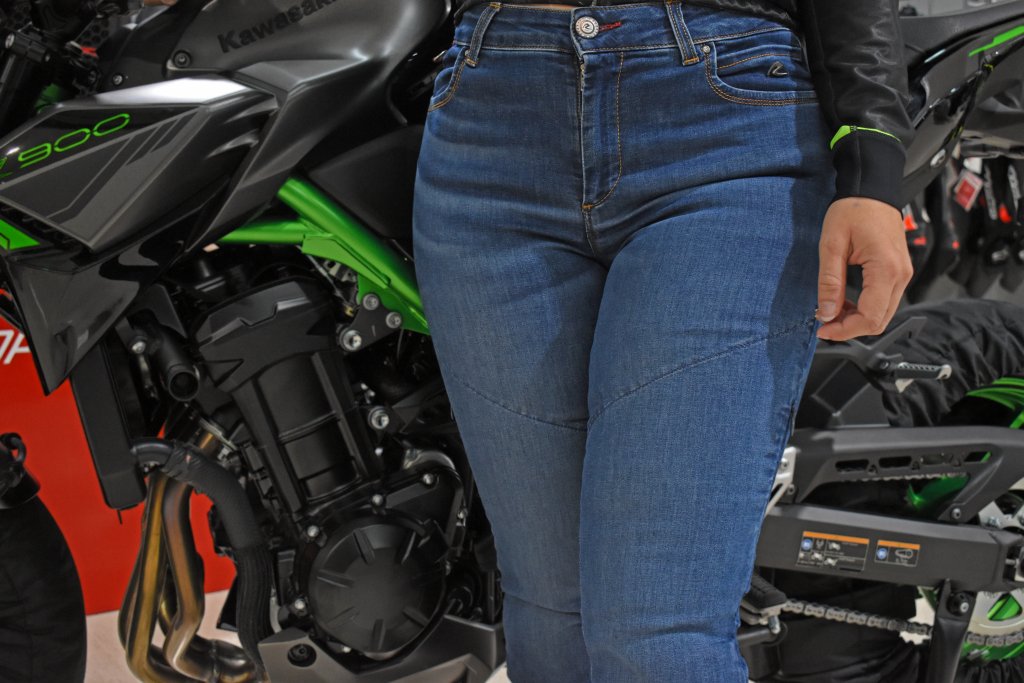 pantalones vaqueros de moto