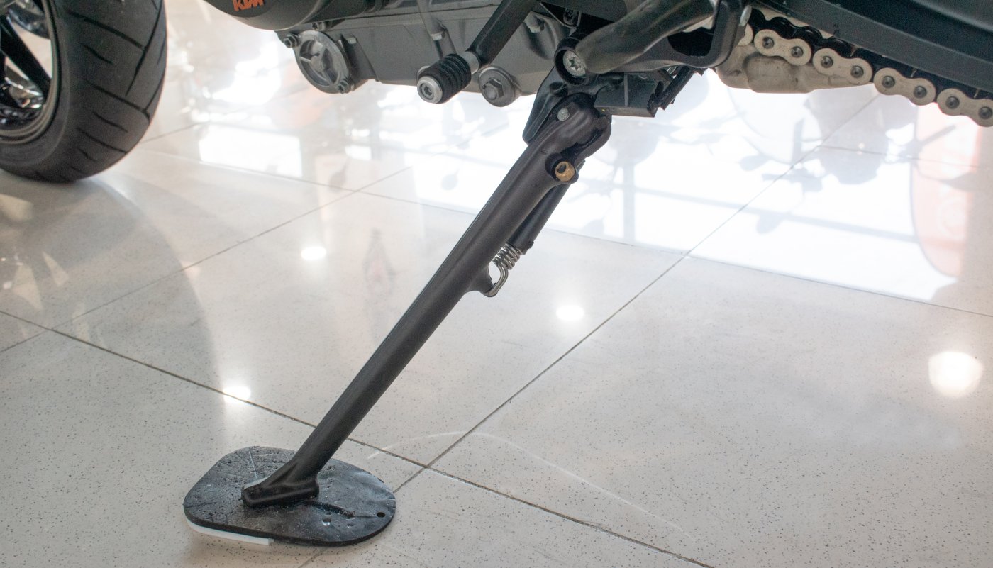 La pata de una moto puede ser uno de los motivos por los que una moto no arranca